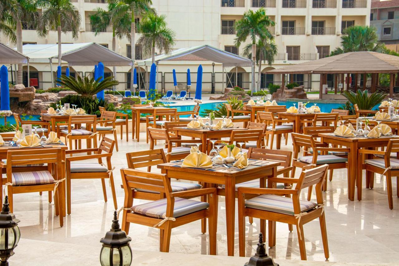 梦境赫尔南国际酒店 6th of October City 外观 照片 The pool at the Grand Hotel