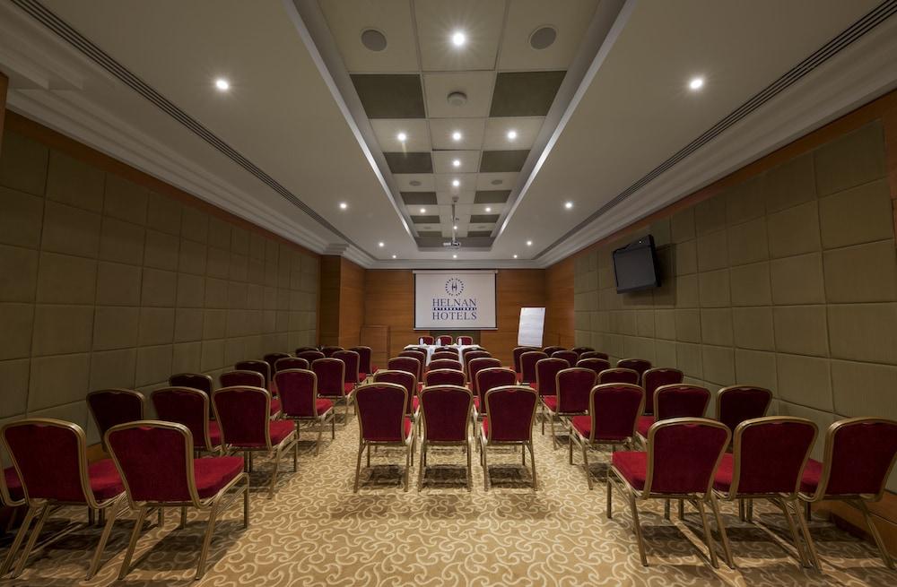 梦境赫尔南国际酒店 6th of October City 外观 照片 Meeting room at the hotel