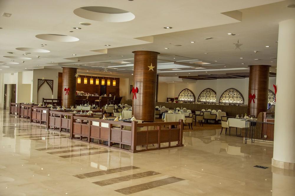 梦境赫尔南国际酒店 6th of October City 外观 照片 The buffet at the hotel