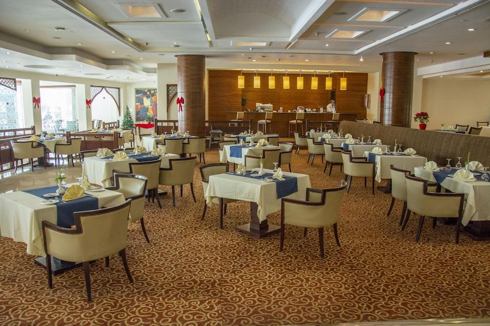 梦境赫尔南国际酒店 6th of October City 外观 照片 The restaurant at the hotel