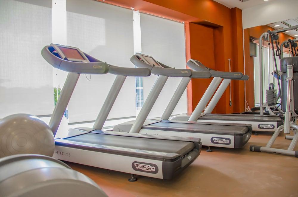 梦境赫尔南国际酒店 6th of October City 外观 照片 Treadmills in a gym