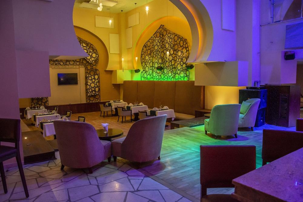 梦境赫尔南国际酒店 6th of October City 外观 照片 The interior of the restaurant