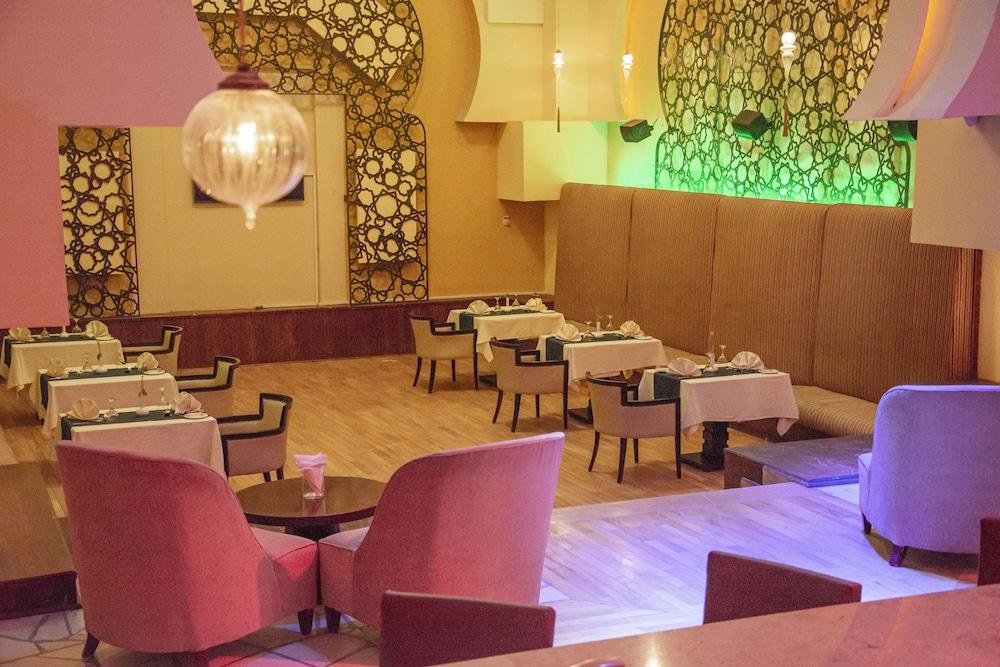 梦境赫尔南国际酒店 6th of October City 外观 照片 The interior of the restaurant