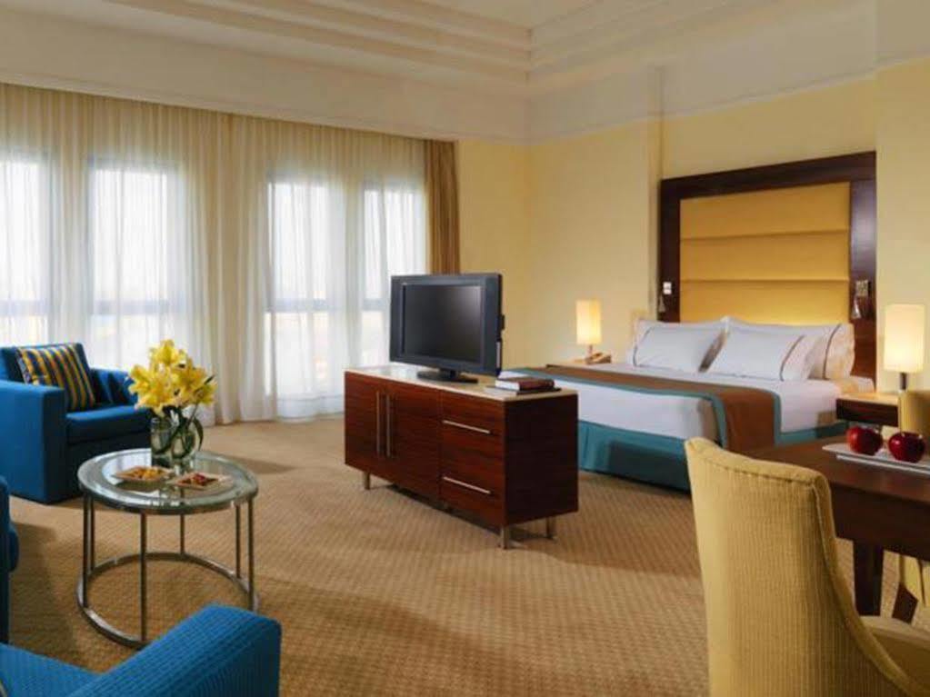 梦境赫尔南国际酒店 6th of October City 外观 照片 A room at the Sheraton Jumeirah Hotel