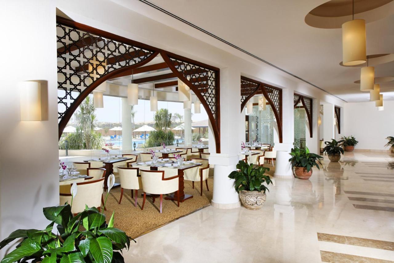 梦境赫尔南国际酒店 6th of October City 餐厅 照片 The interior of the hotel